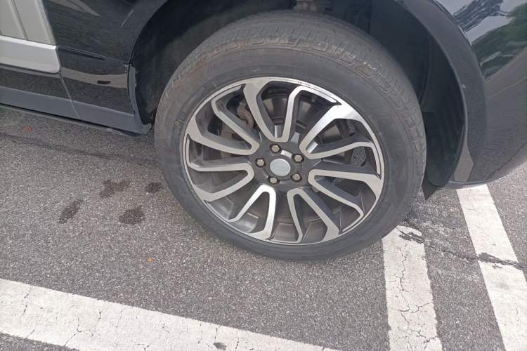 Used Land Rover Range  Right Front Wheel Hub
