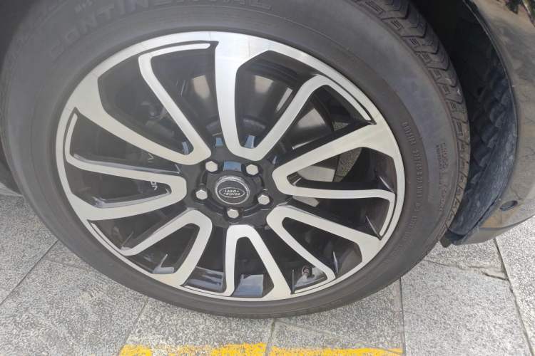 Used Land Rover Range 2017 3.0 SC V6 Vogue SE Long-Wheelbase Edition Right Front Wheel Hub