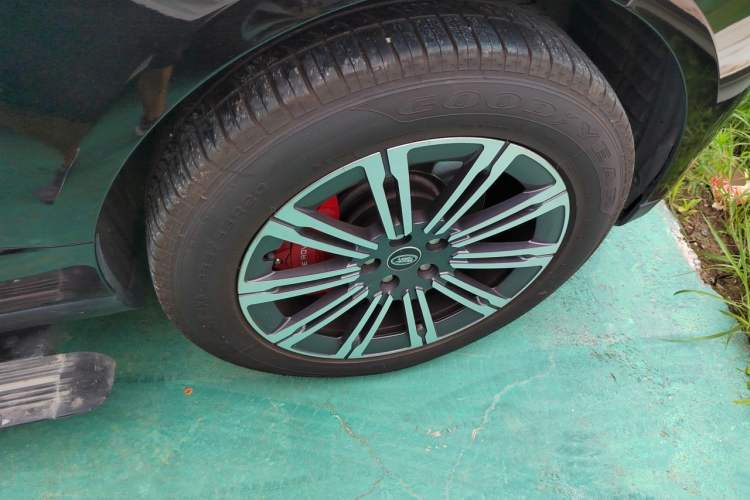 Used Land Rover Range  Right Front Wheel Hub