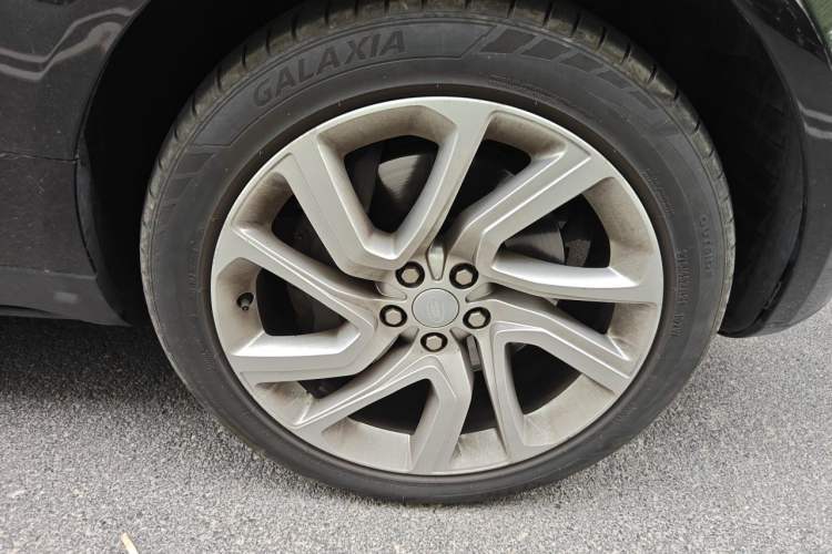 Used Land Rover Range 2017 3.0 SC V6 Vogue Extended Version Right Front Wheel Hub