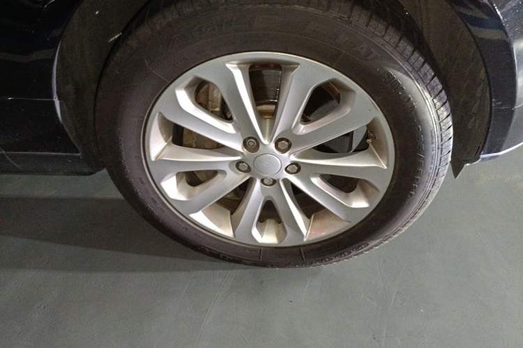 Used Land Rover Range  Right Front Wheel Hub