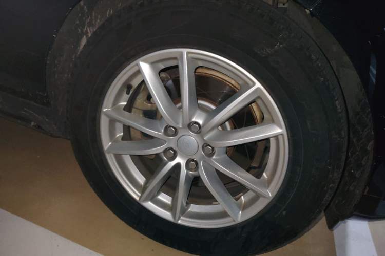 Used Land Rover Range  Right Front Wheel Hub