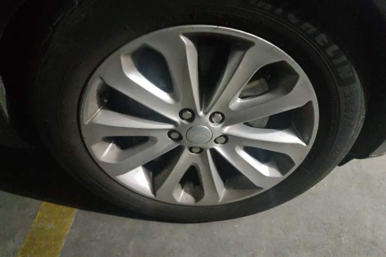 Used Land Rover Range 2017 3.0 SC V6 Vogue Extended Version Right Front Wheel Hub