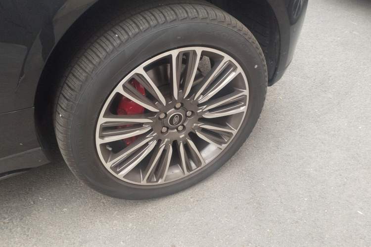 Used Land Rover Range 2017 3.0 SC V6 Vogue SE Long-Wheelbase Edition Right Front Wheel Hub