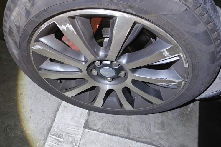 Used Land Rover Range  Right Front Wheel Hub