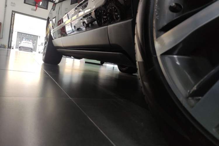 Used Land Rover Range 2017 5.0 SC V8 AB Prestige Extended Edition Right Side Sill