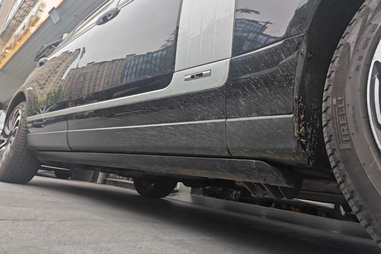Used Land Rover Range 2017 3.0 SC V6 Vogue Extended Version Right Side Sill