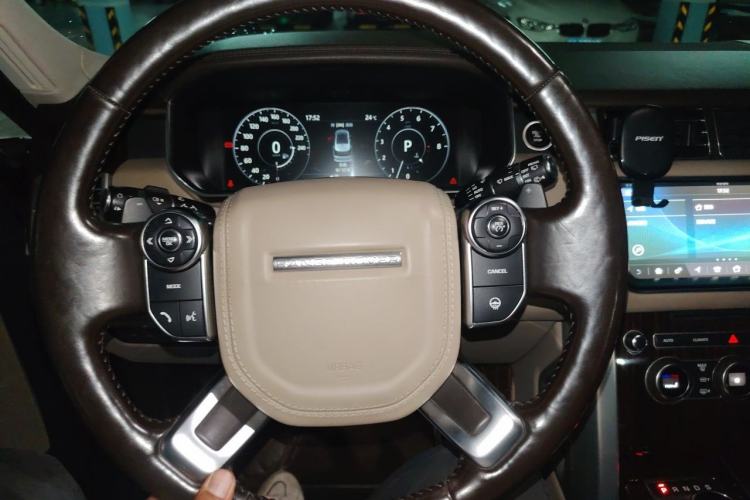 Used Land Rover Range 2017 3.0 SC V6 Vogue Extended Version Steering Wheel