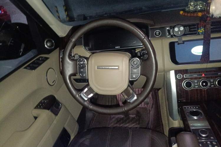 Used Land Rover Range 2017 3.0 SC V6 Vogue Extended Version Steering Wheel