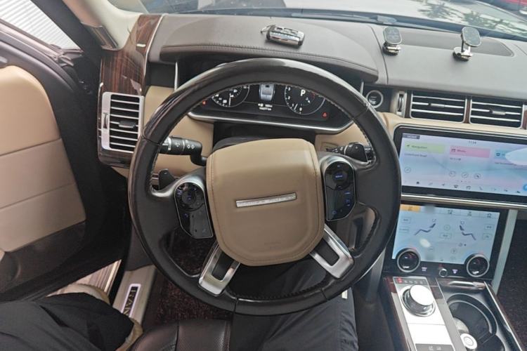 Used Land Rover Range 2017 3.0 SC V6 Vogue Extended Version Steering Wheel