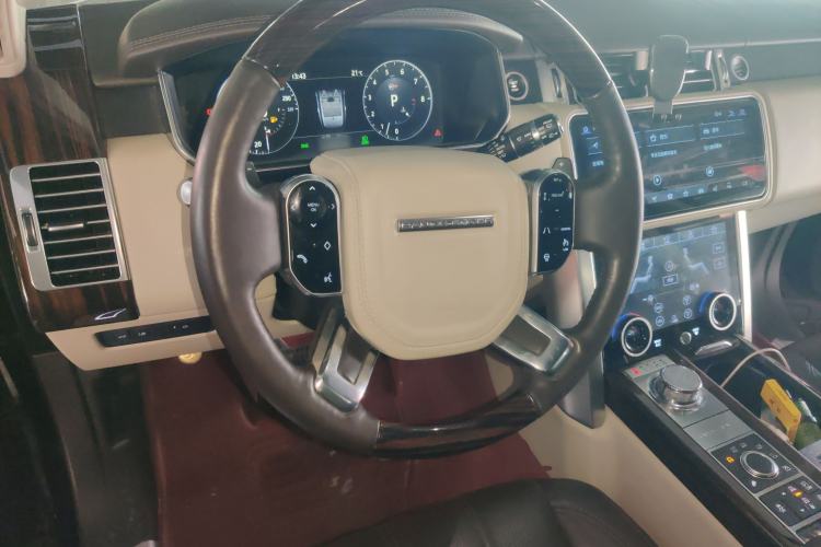 Used Land Rover Range 2017 3.0 SC V6 Vogue Extended Version Steering Wheel
