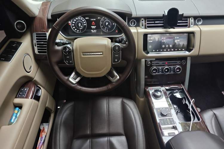 Used Land Rover Range 2017 3.0 SC V6 Vogue Extended Version Steering Wheel