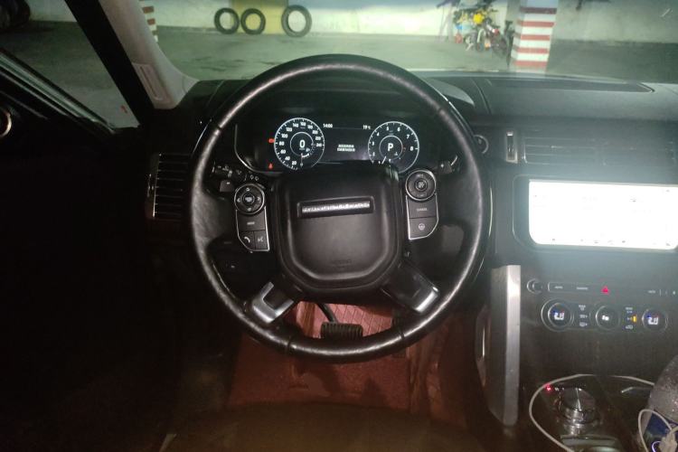 Used Land Rover Range 2017 3.0 SC V6 Vogue Extended Version Steering Wheel