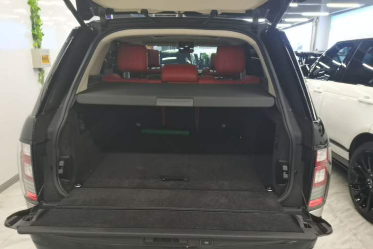 Used Land Rover Range 2017 3.0 SC V6 Vogue SE Long-Wheelbase Edition Trunk