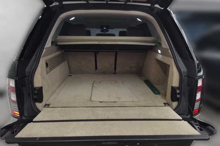 Used Land Rover Range 2017 3.0 SC V6 Vogue Extended Version Trunk