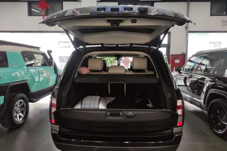 Used Land Rover Range 2017 5.0 SC V8 AB Prestige Extended Edition Trunk