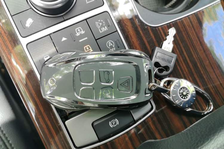 Used Land Rover Range 2017 3.0 SC V6 Vogue Vehicle Key