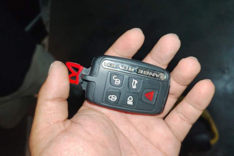 Used Land Rover Range 2017 3.0 SC V6 Vogue Extended Version Vehicle Key