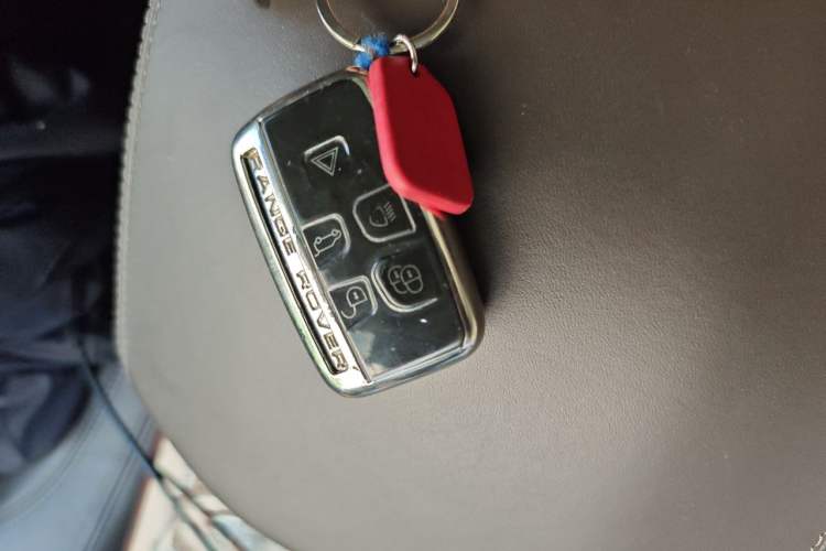 Used Land Rover Range 2017 3.0 SC V6 Vogue Extended Version Vehicle Key