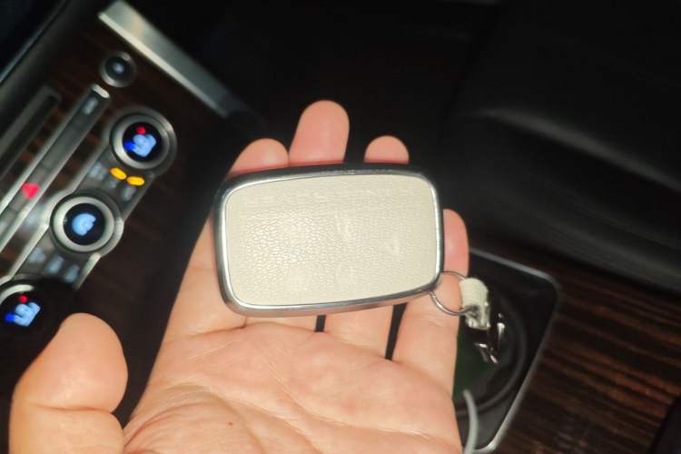 Used Land Rover Range 2017 3.0 SC V6 Vogue Extended Version Vehicle Key