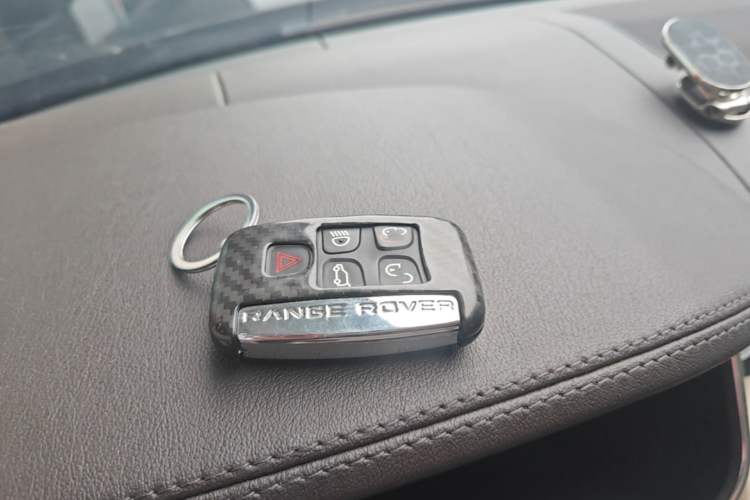 Used Land Rover Range 2017 3.0 SC V6 Vogue Extended Version Vehicle Key