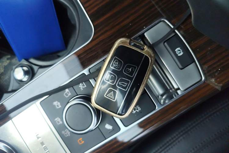 Used Land Rover Range 2017 3.0 SC V6 Vogue Extended Version Vehicle Key