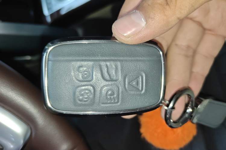 Used Land Rover Range 2017 3.0 SC V6 Vogue Extended Version Vehicle Key
