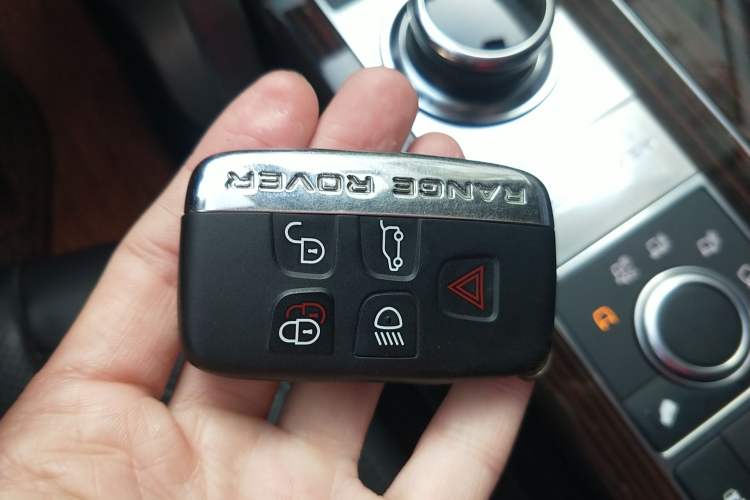 Used Land Rover Range 2017 3.0 SC V6 Vogue Vehicle Key