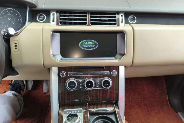 Used Land Rover Range 2017 3.0 SC V6 Vogue Audio And AC Panel