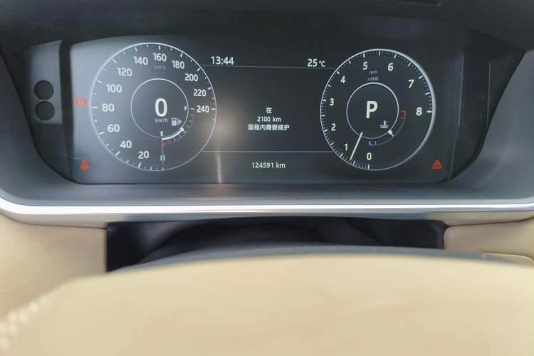 Used Land Rover Range 2017 3.0 SC V6 Vogue Odometer Close Up