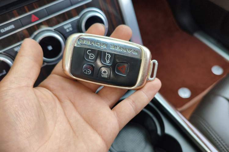 Used Land Rover Range 2017 3.0 SC V6 Vogue Vehicle Key