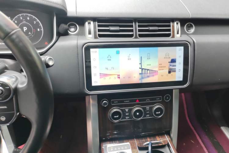 Used Land Rover Range 2017 3.0 SC V6 Vogue SE Long-Wheelbase Edition Audio And AC Panel