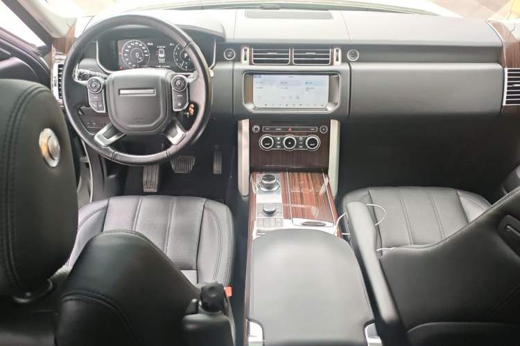 Used Land Rover Range 2017 3.0 SC V6 Vogue Extended Version Audio And AC Panel