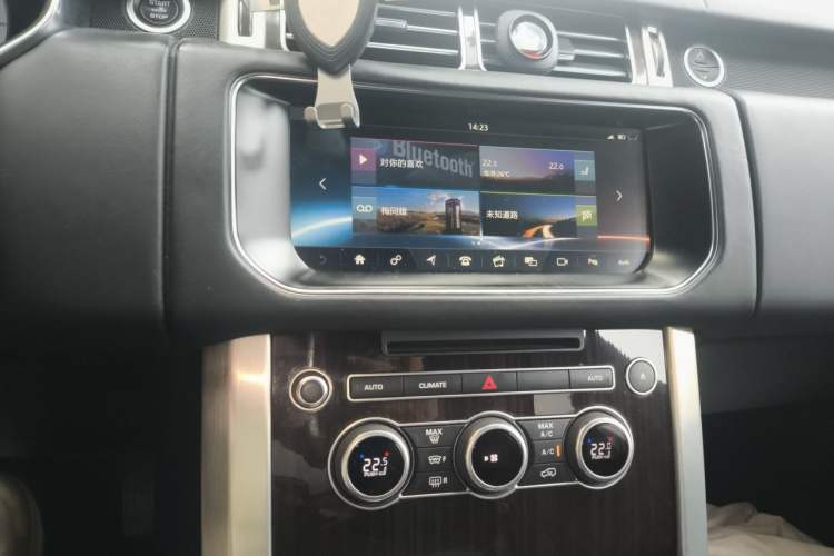 Used Land Rover Range 2017 3.0 SC V6 Vogue Extended Version Audio And AC Panel