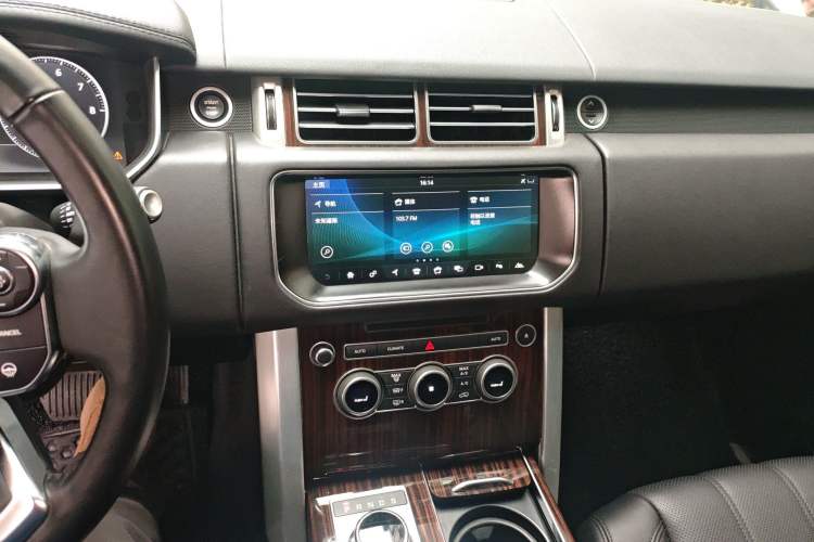 Used Land Rover Range 2017 3.0 SC V6 Vogue Extended Version Audio And AC Panel