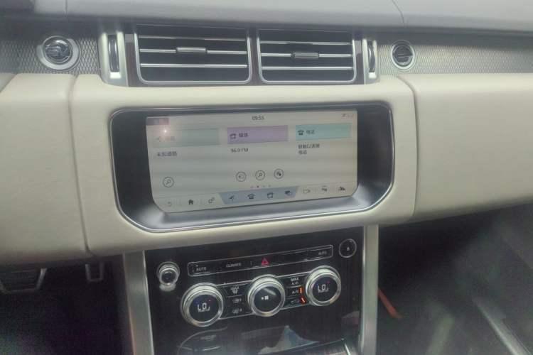 Used Land Rover Range 2017 3.0 SC V6 Vogue Extended Version Audio And AC Panel