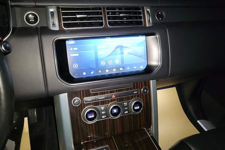 Used Land Rover Range 2017 3.0 SC V6 Vogue Audio And AC Panel