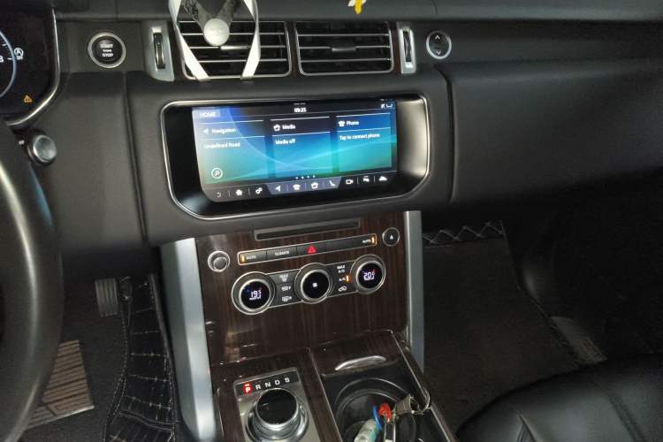Used Land Rover Range 2017 3.0 SC V6 Grand Edition Audio And AC Panel