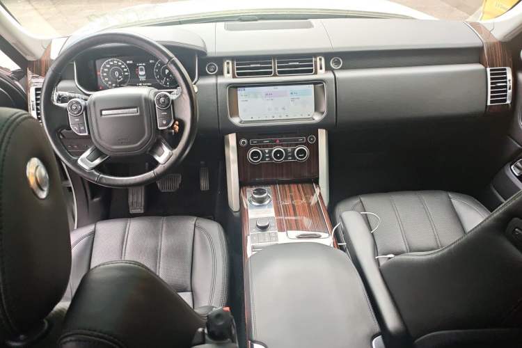 Used Land Rover Range 2017 3.0 SC V6 Vogue Extended Version Center Console