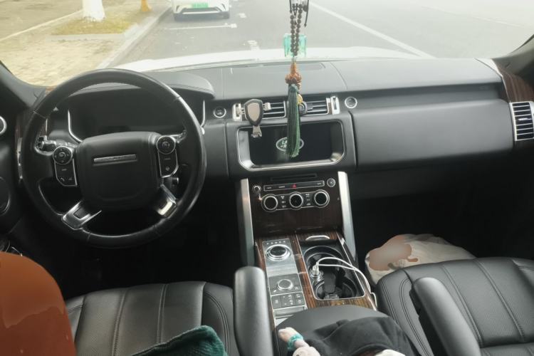 Used Land Rover Range 2017 3.0 SC V6 Vogue Extended Version Center Console