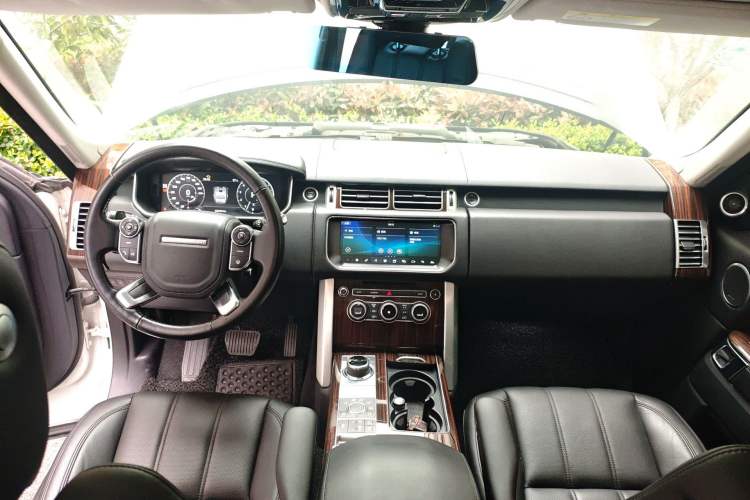 Used Land Rover Range 2017 3.0 SC V6 Vogue Extended Version Center Console