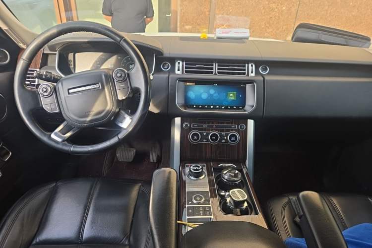 Used Land Rover Range 2017 3.0 SC V6 Vogue Center Console