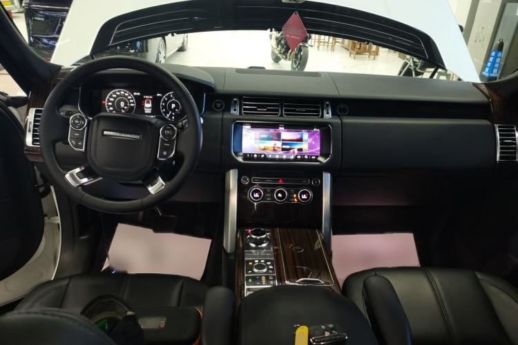 Used Land Rover Range 2017 3.0 SC V6 Vogue Center Console