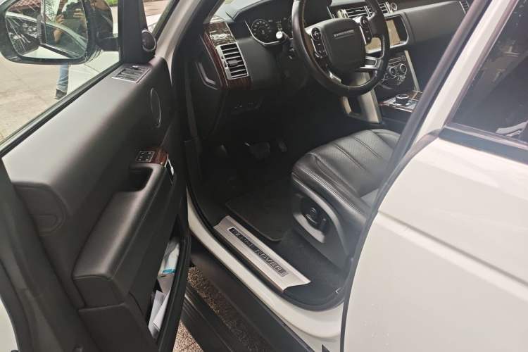 Used Land Rover Range 2017 3.0 SC V6 Vogue Extended Version Driver Seat