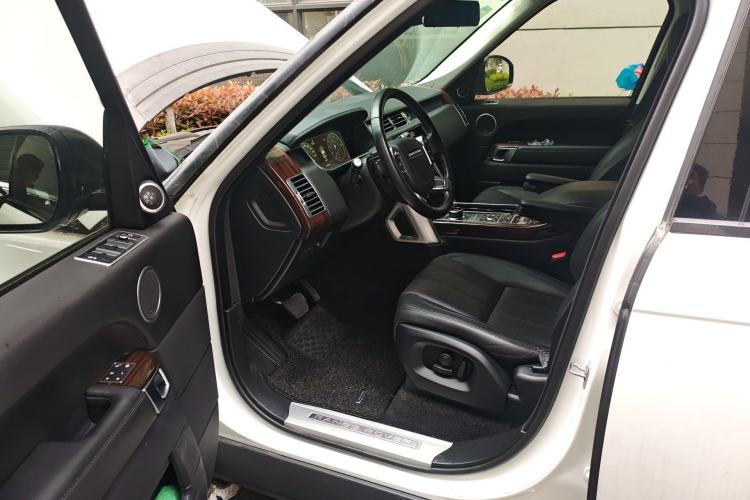 Used Land Rover Range 2017 3.0 SC V6 Vogue Extended Version Driver Seat