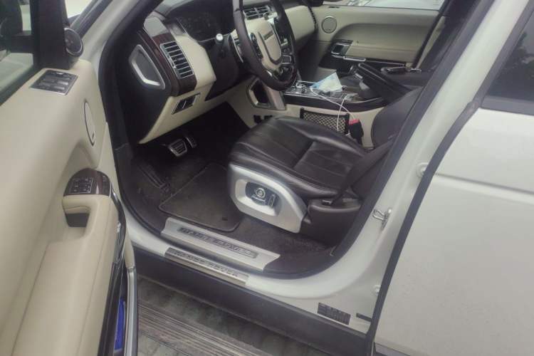 Used Land Rover Range 2017 3.0 SC V6 Vogue Extended Version Driver Seat