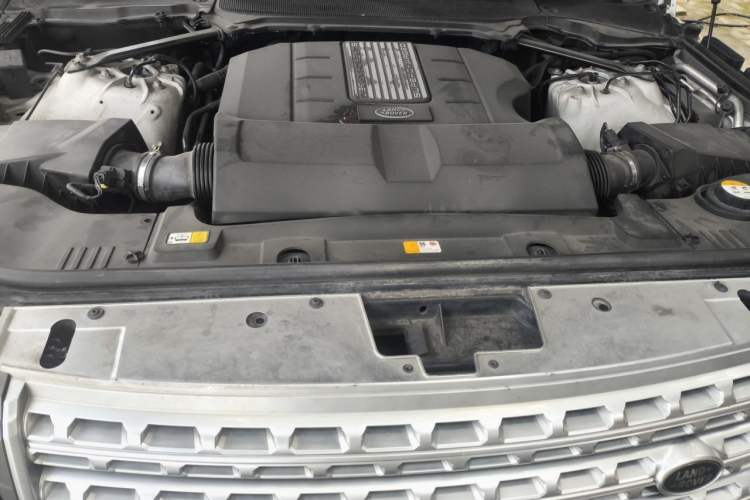 Used Land Rover Range 2017 3.0 SC V6 Vogue Extended Version Engine Bay