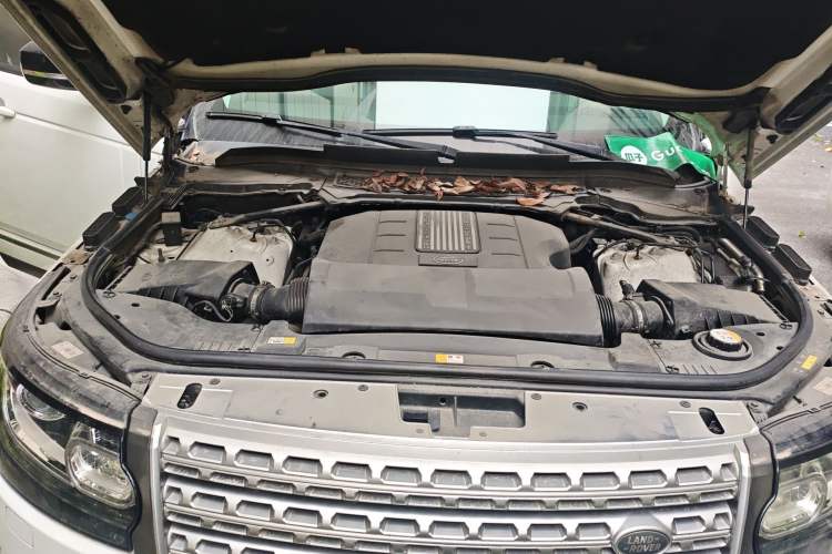 Used Land Rover Range 2017 3.0 SC V6 Vogue Extended Version Engine Bay