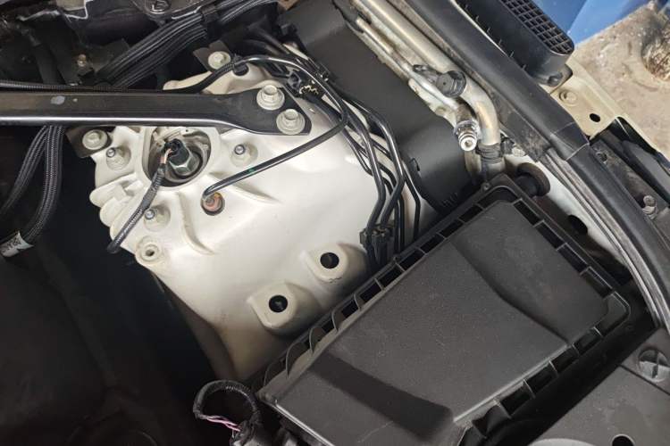 Used Land Rover Range  Engine Bay Left