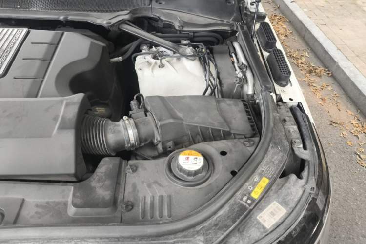 Used Land Rover Range 2017 3.0 SC V6 Vogue Extended Version Engine Bay Left